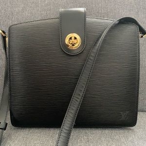Authentic Louis Vuitton Epi Shoulder Bag Black